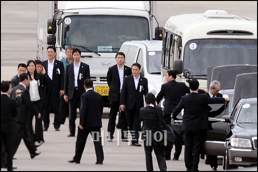 [사진]국회빈소로 향하는 북측 조문단