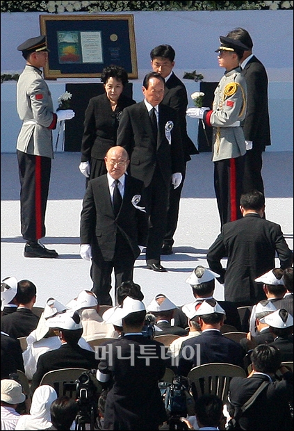 [사진]전두환-김영삼 전 대통령 조우