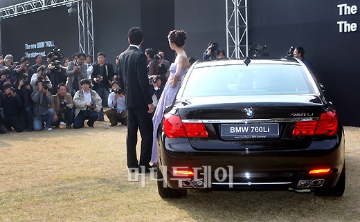 []Ÿ BMW 760Li  