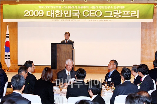 []2009 ѹα CEO ׶