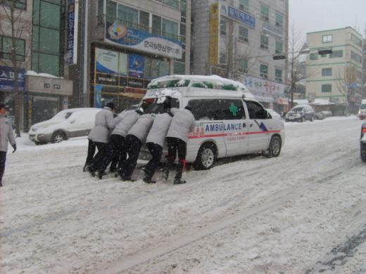 폭설에 경기경찰 제설작업 총동원