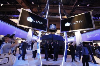 ↑'CES2010'에 전시된 삼성전자 3D LED TV 모습. 