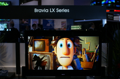 ↑소니의 3D TV 시리즈 브라비아 LX 시리즈. 