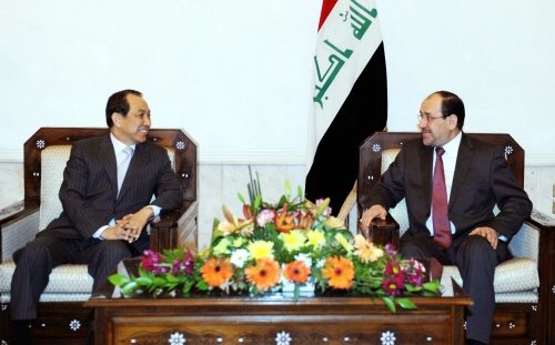 강덕수 STX그룹 회장(사진 왼쪽)과 누리 알 말리키(Nuri Al Maliki) 이라크 총리(사진 오른쪽)가 전후복구 방안을 논의하고 있다. 