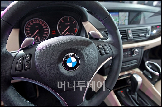 []BMW X1 