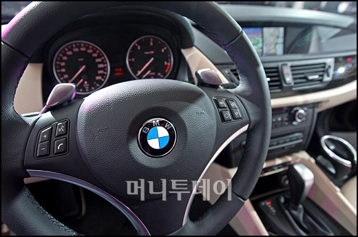 []BMW X1  - Ӵ