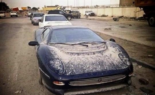 ↑재규어 'XJ220'(출처:크랭크앤피스톤닷컴)