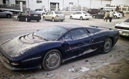 ↑재규어 'XJ220'(출처:크랭크앤피스톤닷컴)