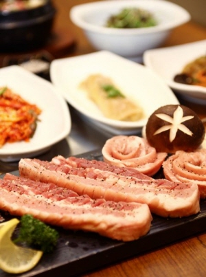 제주도 토종 흑돼지가 강남 주민들의 입맛을 유혹한다