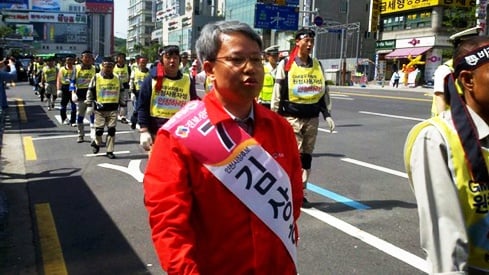 [사진]김상하 인천시장 후보,GM대우 비정규직과 삼보일배