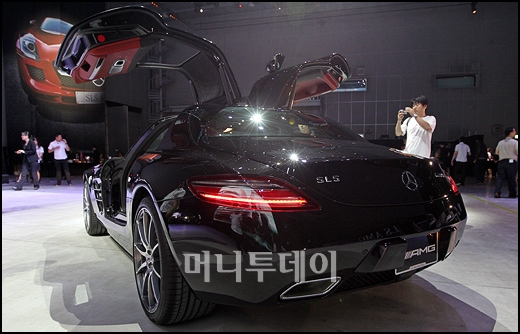 [사진]벤츠 더 뉴 SLS AMG 걸윙 도어