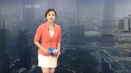 9시 뉴스 앵커가 미니스커트? 