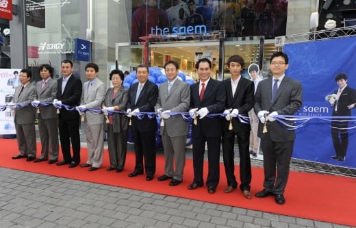 한국화장품 '더 샘', 명동 1호점 열었다