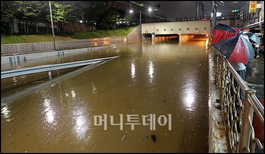 [사진]기록적인 폭우로 '서울시내 마비'
