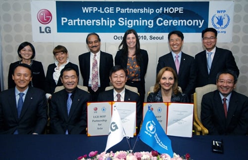  27  ǵ LGƮŸ ķⱸ(WFP)  ÷ 繫 LG ƽþ  , 迵 λ, ؼ   20    ذ ü ֵƴ.  ʺ LG 迵λ, ؼ , , WFP  ÷ 繫,˷ ôٸ ƽþ .
