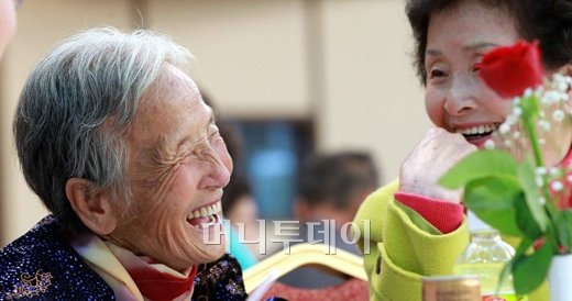 [사진]이산가족 상봉, '행복한 웃음'