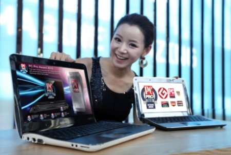 ↑삼성전자 도우미가 세계적으로 인정받고 있는 삼성 모바일 PC를 선보이고 있다.

