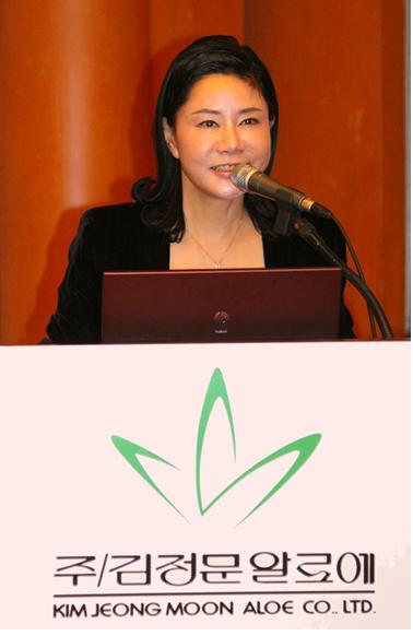 김정문알로에, 고가 화장품시장 본격 진출 - 머니투데이 김정문알로에, 고가 화장품시장 본격 진출 - 머니투데이