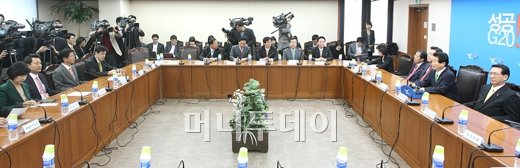 [사진]한나라당 중진회의, 오세훈-김문수 참석