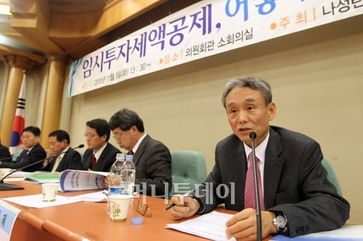 [사진]나성린 의원,  임투세액공제토론회 개최