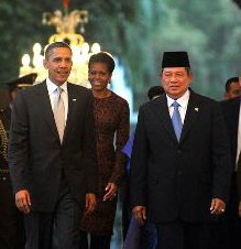 ▲(왼쪽부터)오바마 미국 대통령, 미셸 오바마 여사, 유도요노 인도네시아 대통령
