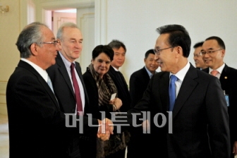 찴, G20  áUN뵿 