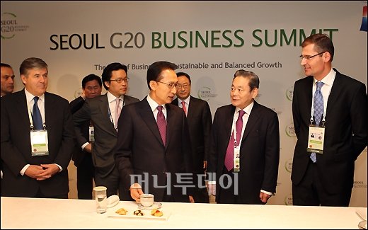 [사진]글로벌 CEO들과 환담하는 이명박 대통령