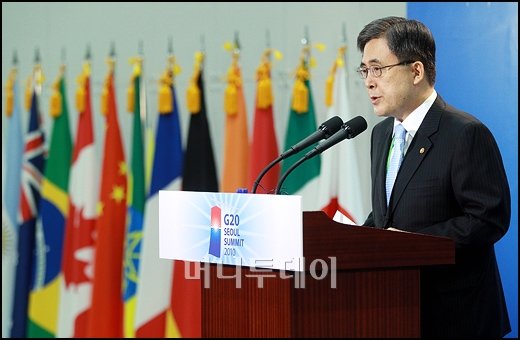 [사진]진동수 "글로벌 금융규제의 새 패러다임 수립" 