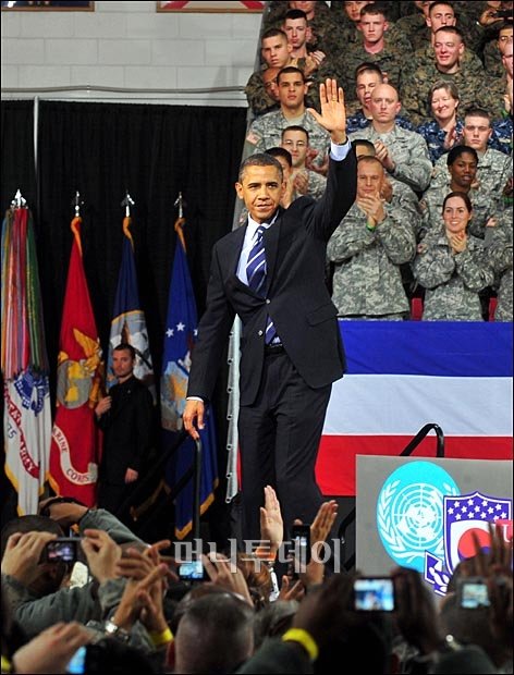[사진]美 장병 격려하는 오바마 대통령