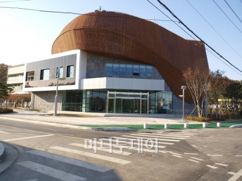 ↑한국토지주택공사(LH)의 녹색기술관 'THE Green' 전경 