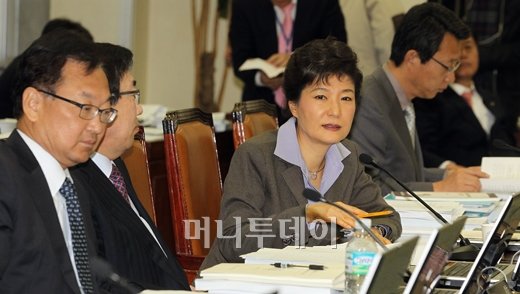 [사진]박근혜 전 대표, 감세 철회 재확인