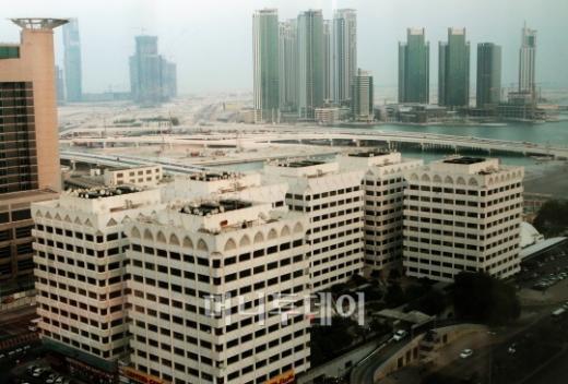↑아랍에미리트(UAE) 아부다비 중심가 건설현장 ⓒ이동훈 기자