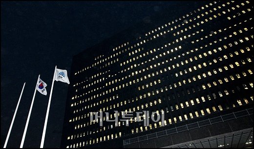 [사진]서슬퍼런 검찰, 불 밝힌 중앙지검