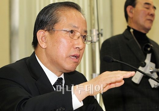[사진]김태영 장관, '늑장대응 질타에 스타크래프트 아냐'