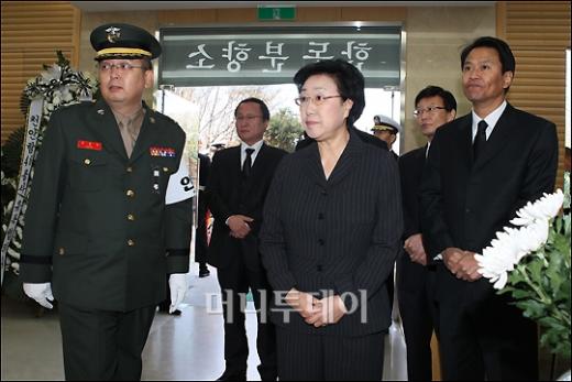 [사진조문 기다리는 한명숙 전 총리