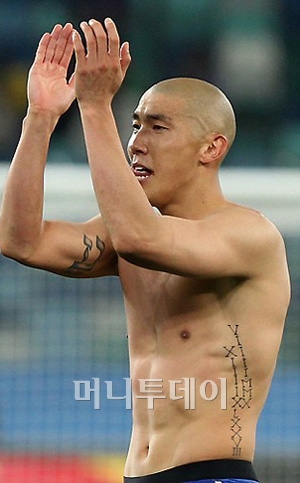 44+ 영상 옆구리 타투 6 이영표 궁금해한 '두리 암호' 의미는? - 머니투데이