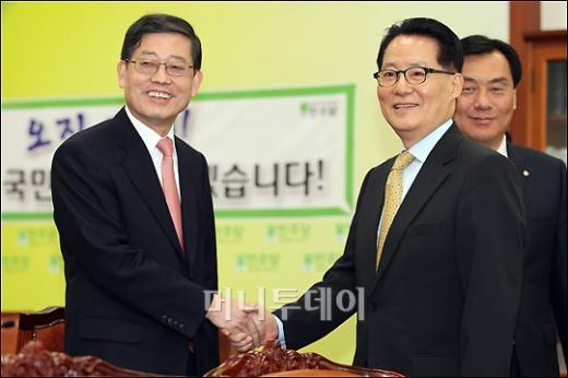 [사진]김황식 총리, 민주당 예방