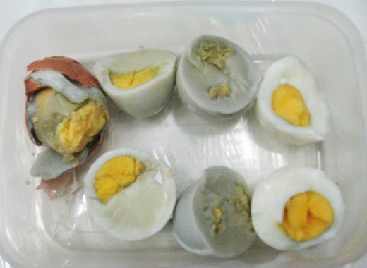 20일 대구시 한 어린이집 교사라고 밝힌 누리꾼이 "원생들에게 썩은 달걀을 간식으로 줬다"며 올린 사진.