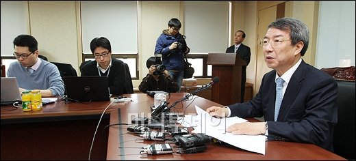 [사진]정 전 총리 "4월내로 초과이익공유제 실무위 만들것" 