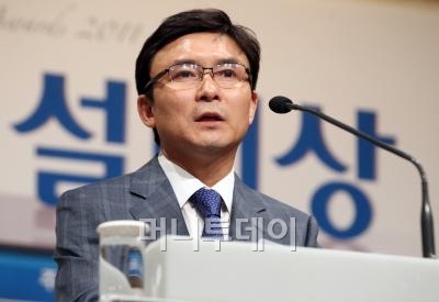 ↑이백규 머니투데이 부사장이 2011 해외건설 대상 시상식에 참석해 인사말을 하고 있다. 