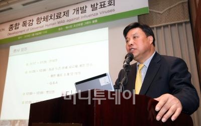 ↑ 서정진 셀트리온 대표이사가 지난해 3월 '셀트리온 신약개발현황 기자간담회'에 참석해 인사말을 하는 모습. ⓒ홍봉진 기자 