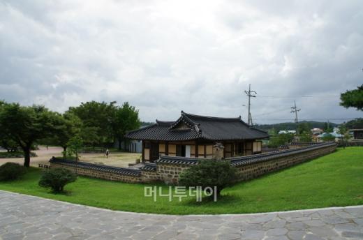 ↑한국 가톨릭교회 최초의 사제인 김대건 신부가 태어난 생가.