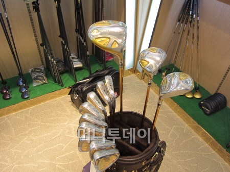 이것이 '1억원짜리 황금골프채', 쳤다 하면 싱글? - 머니투데이 이것이 '1억원짜리 황금골프채', 쳤다 하면 싱글? - 머니투데이