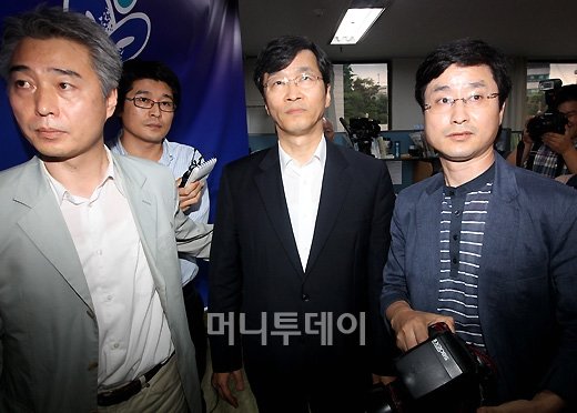 곽노현 서울시 교육감이 지난해 6.2지방선거 때 교육감 후보 단일화 대가로 돈거래를 했다는 의혹과 관련해 지난 28일 교육청에서 기자회견을 열었다.