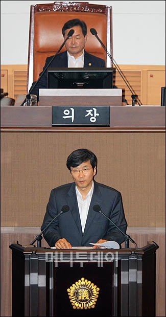 [사진]시의회 출석한 곽노현 교육감