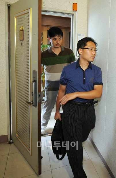 [사진]곽노현 자택 압수수색 마친 검찰