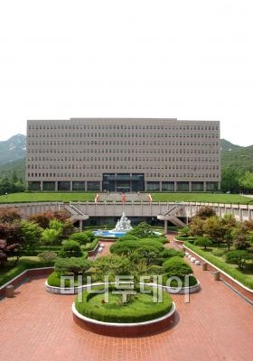 ↑정부과천청사.