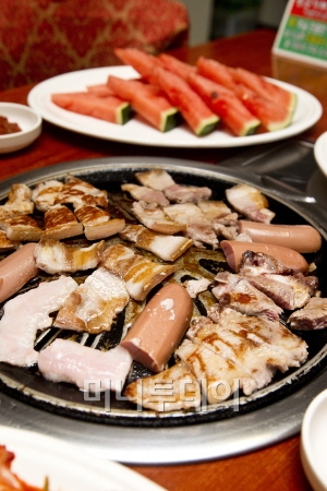 제주 생돼지고기, 7500원에 무한대로! 이젠 전국서 맛볼 수 있어 '무한돈가'