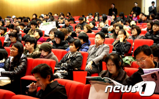 지난 11일 전북은행(은행장 김한) 주최로 도내 수험생과 학부보를 위한 입시 설명회가 본점 3층 대강당에서 열렸다./사진제공=전북은행 News1