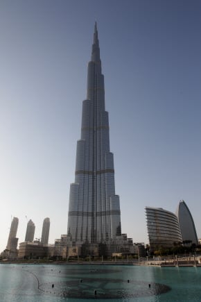 ↑삼성물산 건설부문이 828m, 163층 높이로 시공한 아랍에미리트연합(UAE) 두바이의 '부르즈 두바이' 전경. ⓒ이기범 기자